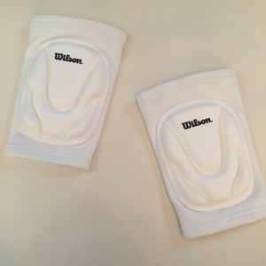 *BRAND NEW NEVER WORN KNEE PADS*